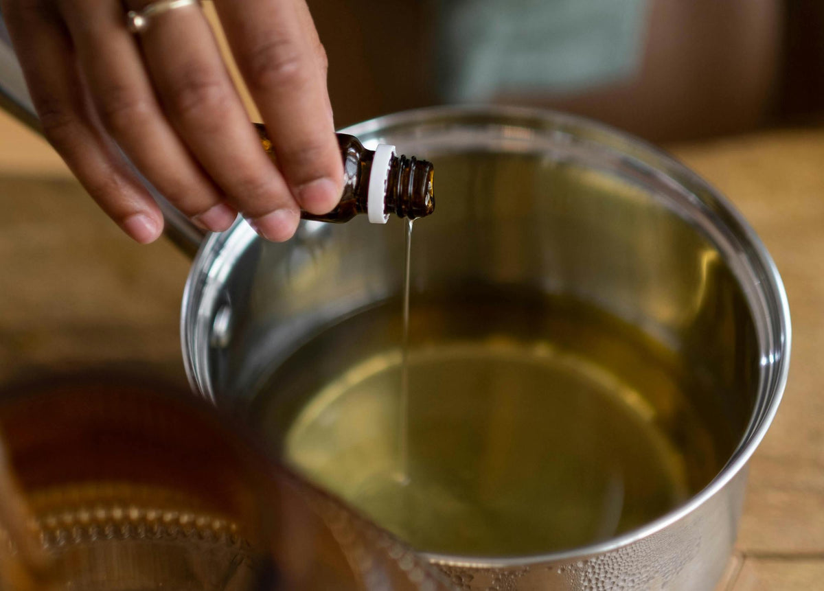 Are Fragrance Oils or Essential Oils Better in Candles? Nikura